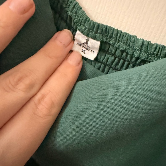 Chic Sleeveless Midi Dress in Green - Picture 3 of 6